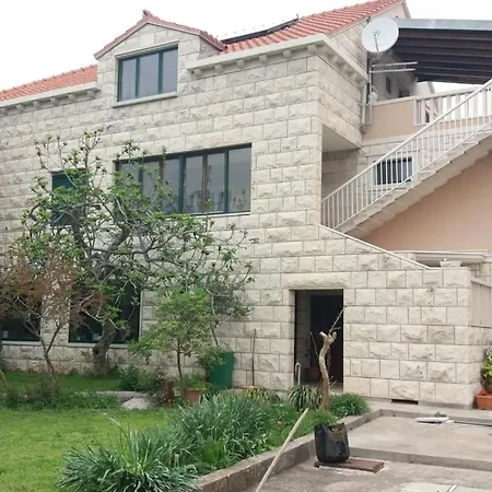 In With Air Conditioning, Wifi Apartmán Sumartin