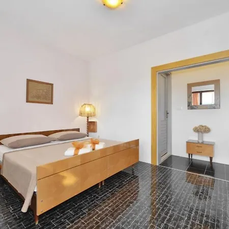 In With Air Conditioning, Wifi Apartmán Sumartin